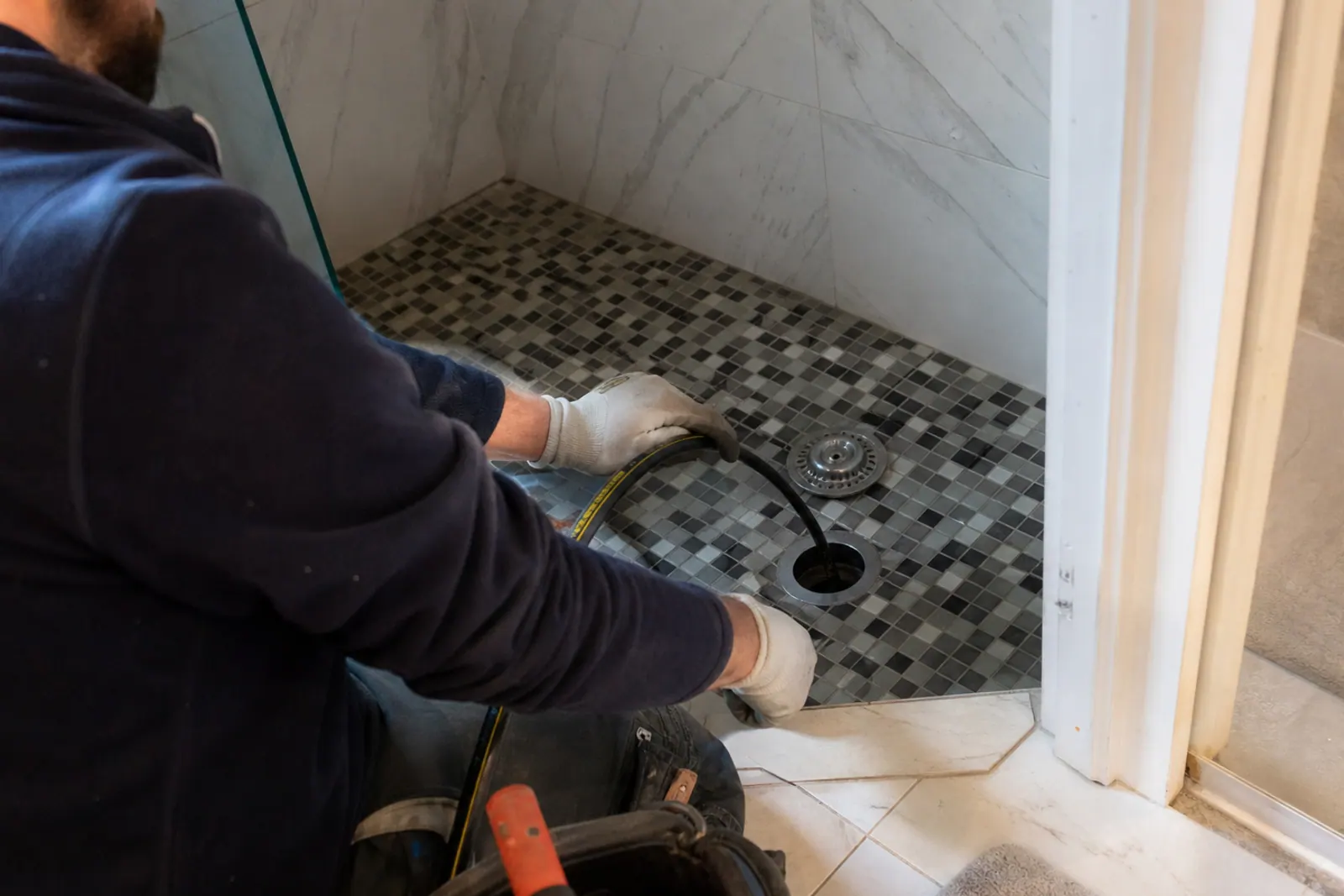 Bonde de douche démontée et flexible prêt